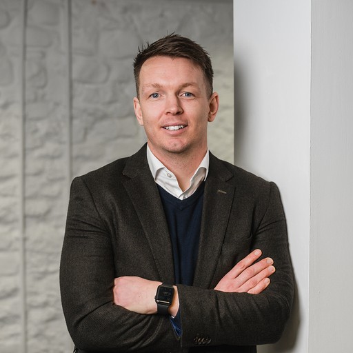 neil thomas headshot